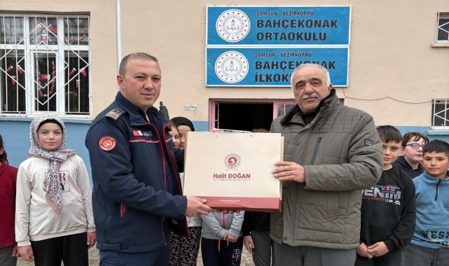 Başkan Doğan'ın Öğretmenler Günü hediyesi Vezirköprü'deki okullara ulaştırıldı