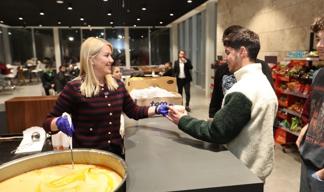 Başkan Doğan sıcak çorba ikramı ile öğrencilerin içini ısıtıyor