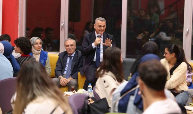 Başkan Kurnaz üniversite öğrencilerinin sorularını yanıtladı