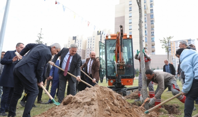 Başkan Palancıoğlu'nun yeşil projesi: "Melikgazi'de fidan değil: ağaç dikiyoruz"