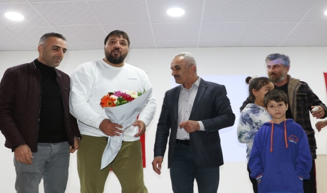 Başpehlivan Recep Kara, Havza'da öğrencilerle buluştu