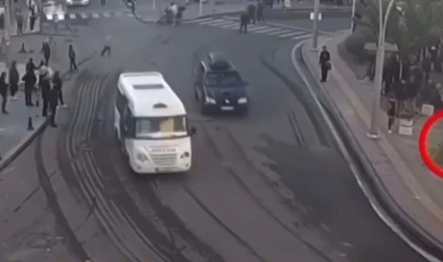 Batman'da bir annenin oğlunu terör yandaşlarının arasından çekip aldığı anlar kameraya yansıdı