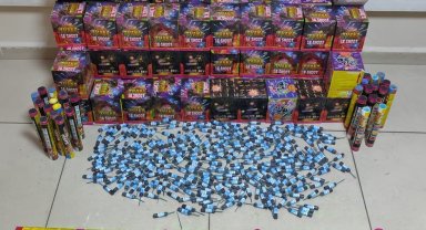 Batman'da bir araçta yüklü miktarda havai fişek ve patlayıcı ele geçirildi