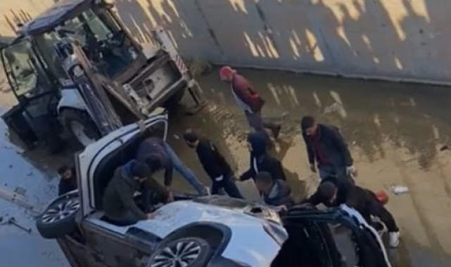 Batman'da dereye düşen hafif ticari aracın sürücüsü hayatını kaybetti