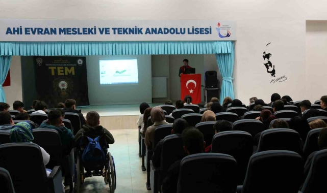 Bayburt'ta öğrenciler terör konusunda bilgilendirildi