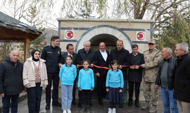 Bayburt'ta şehit Ömer Halis Demir adına yaptırılan çeşmenin ve Taht köyü konağının dualarla açılışı yapıldı
