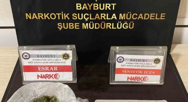 Bayburt'ta şüpheli hareketler sergileyen 2 şahısın üzerinden uyuşturucu madde çıktı