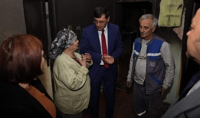 Belediye Başkanı Kahveci yangın mağduru aileyi yalnız bırakmadı