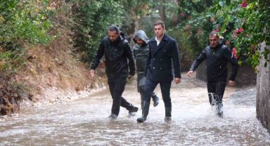 Belediye ekiplerinden yağmur mesaisi