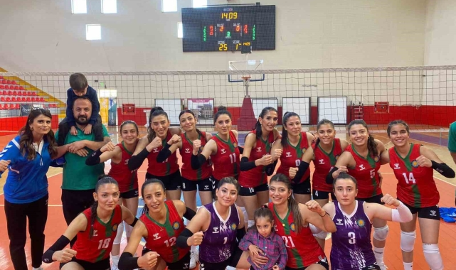 Belediye hentbol ve voleybol takımları haftayı galibiyetle kapattı
