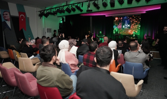 Belediye işçilerinden oluşan 'Ritim Beyoğlu' grubundan etkileyici performans