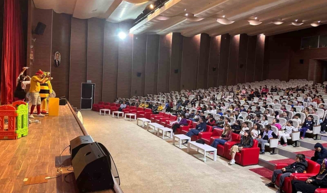 Belediyeden çocuklara çevre dostu tiyatro