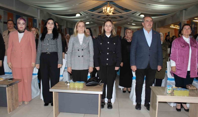 Bergama AK Parti Kadın Kolları Başkanlığına Minel Dinler Ege seçildi
