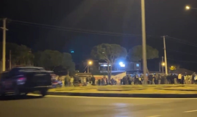 Bergama'daki kazada 14 yaşındaki kız ağır yaralandı, mahalleli eylem yaptı