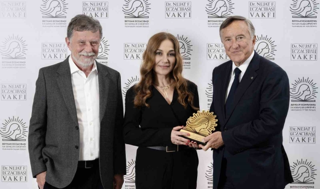 Beyhan Eczacıbaşı İlkgençlik Edebiyatı Yılın Kadın Yazarı Ödülü, Meral Karamuk Uğurşan'ın oldu