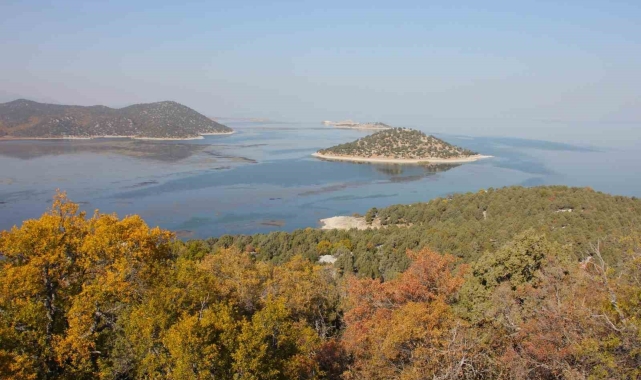 Beyşehir Gölündeki Hacıakif Adası doğa tutkunlarının ilgi odağı