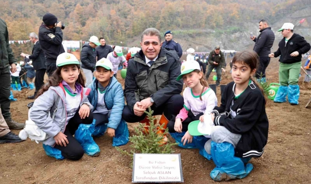Binlerce fidan toprakla buluştu