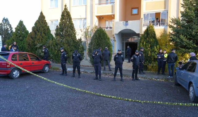 Bir dairede cesedi bulunan 2 kişinin cinayete kurban gittiği anlaşıldı