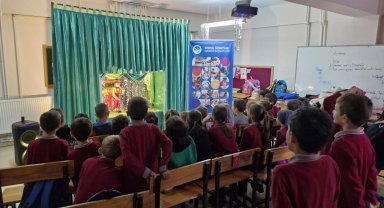 'Bir Hikaye Bin Neşe' çocukların yüzünde tebessüm oluyor