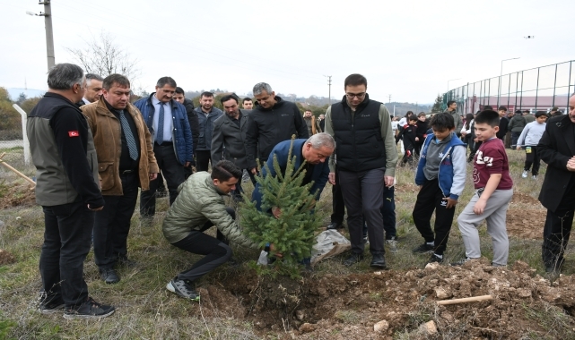 Bolu'da fidanlar toprakla buluştu
