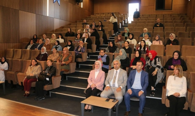 Bu seminerde, akran zorbalığı ve dijital bağımlılık tehlikesi anlatıldı
