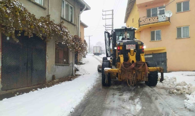 Bursa Büyükşehir, karla mücadele çalışmalarını sürdürüyor