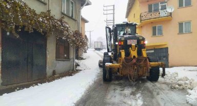 Bursa Büyükşehir, karla mücadele çalışmalarını sürdürüyor