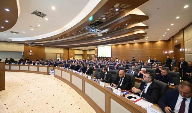 Bursa Büyükşehir Meclisi'nde camilere asılan tabela tartışması