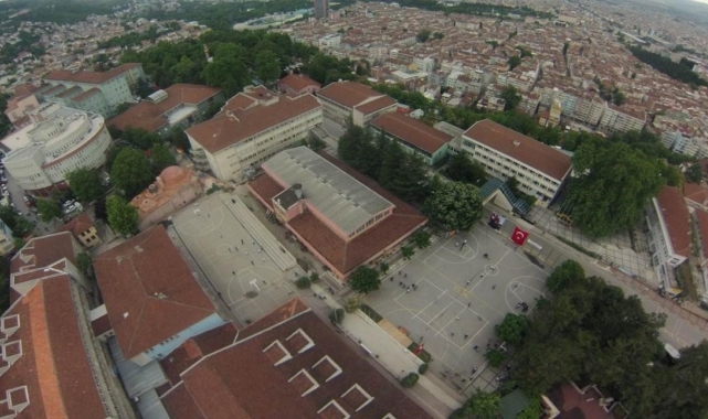 Bursa'da asırlık meslek lisesine, tarihi yapının temelleri için ilk kazma vuruldu