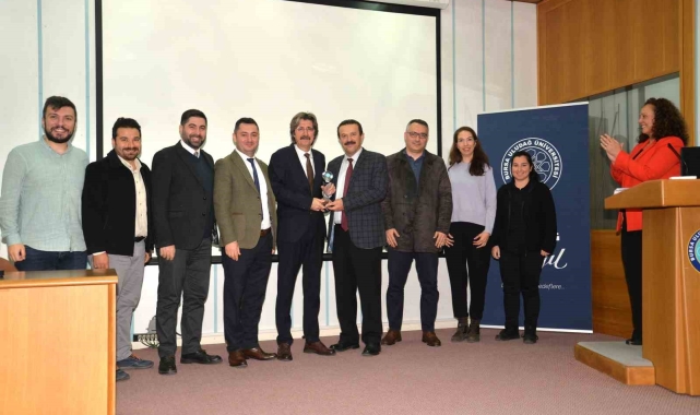 BUÜ'de 2023 yılının kalite ödülleri verildi