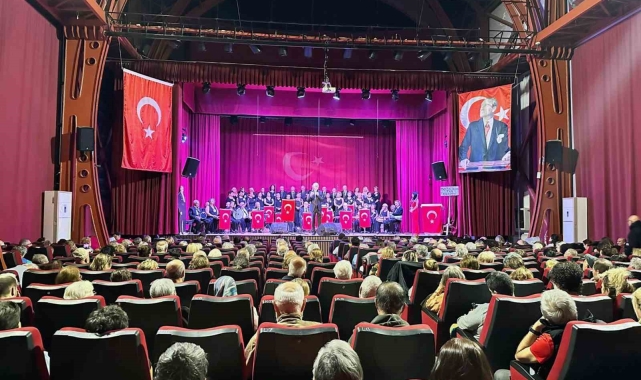Büyükşehir 100 yaş evi üyelerinden 'Ata'ya Saygı' konseri