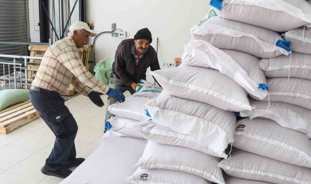 Büyükşehir'den Korkutelili üreticilere 60 ton buğday desteği