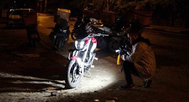 Çalınan motosikletini kurye arkadaşlarından oluşturduğu arama timi ile buldu