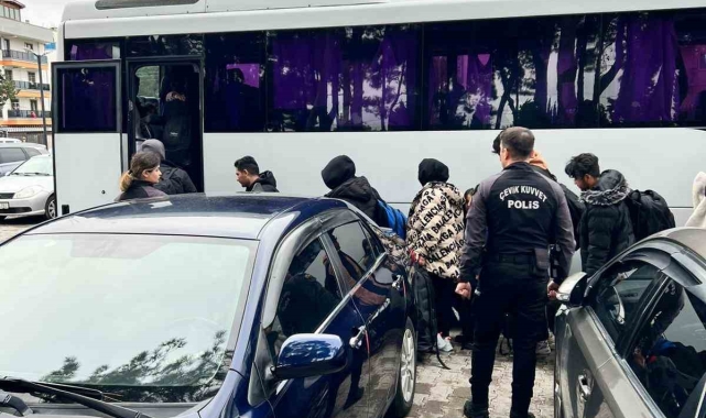 Çanakkale'de Afganistan uyruklu 27 şahıs yakalandı