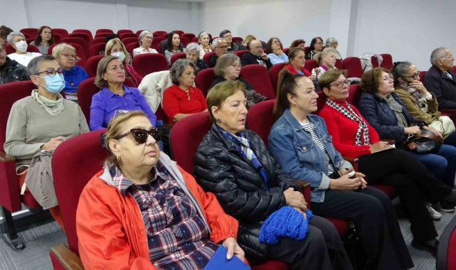 Çanakkale'de 'Türkiye Yüzyılı Emektarları' temalı '3. Yaş Üniversitesi ve Hayat Okulu' açıldı