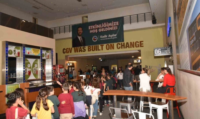 Ceyhan Belediyesi 'bin 500 öğrenciyi sinema ile buluşturdu