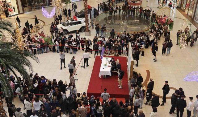 Ceylan Karavil Park Alışveriş Merkezi'nde imza günü
