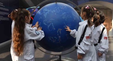 Çocuk Üniversitesi ile Yıldırımlı minikler uzayı keşfediyor