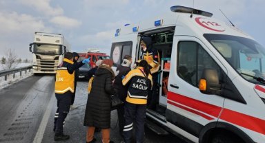 Çorum'da zincirleme trafik kazasında 10 kişi yaralandı