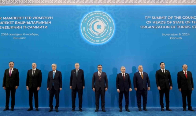 Cumhurbaşkanı Erdoğan, TDT Zirvesi aile fotoğrafı çekimine katıldı