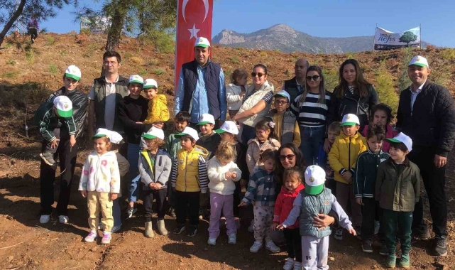 Datça'da 2 bin 200 adet fidan toprakla buluştu