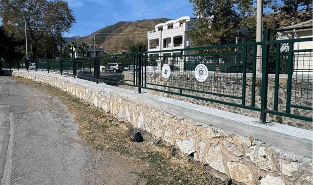 Dere kenarlarında korkuluk çalışması