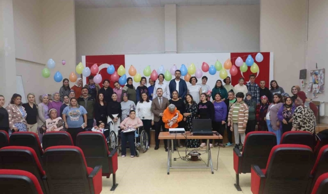 Devrek Engelsiz Yaşam Merkezi'nde doğum günü kutlaması