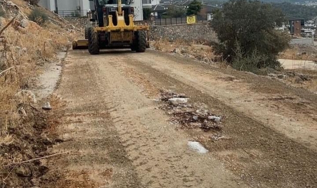 Didim'de sağanak yağıştan sonra zarar gören yollar onarıldı