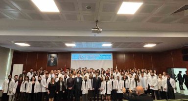 Diş hekimi adayları beyaz önlüklerini giydi