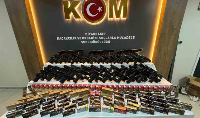 Diyarbakır'da operasyon düzenlenen evden cephane çıktı: Çok sayıda silah ve mühimmat ele geçirildi