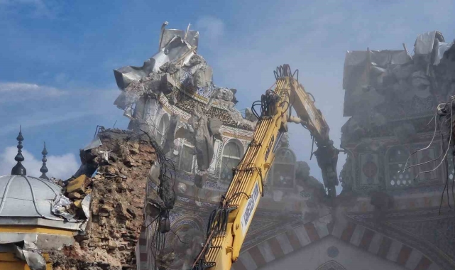 Domaniç'te Sultan Alaaddin Camii yıkıldı, minare koruma altına alındı