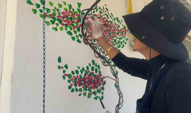 Duvar resimleriyle Mudanya'yı güzelleştiriyor