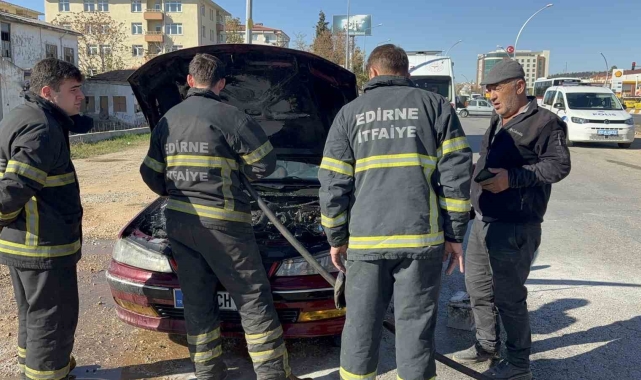 Edirne'de alev alan otomobilini gözyaşlarıyla izlediler