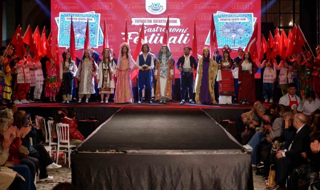 Edirne'de Rumeli kıyafetlerinden oluşan defile ilgi gördü
